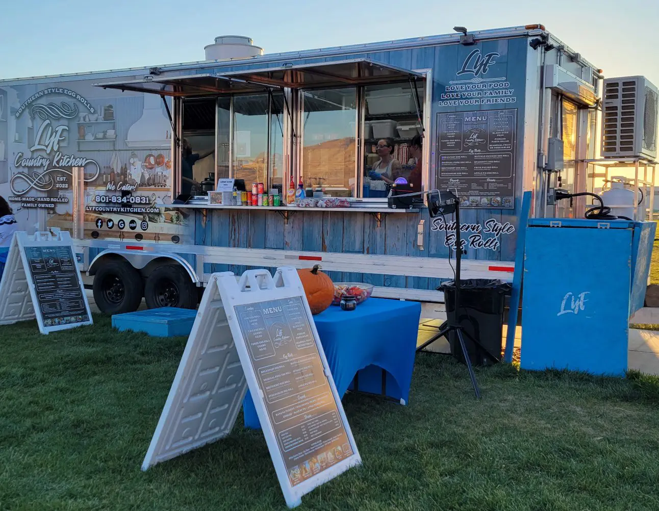 https://lyfcountrykitchen.com/wp-content/uploads/2023/03/Truck-at-Festival.jpg