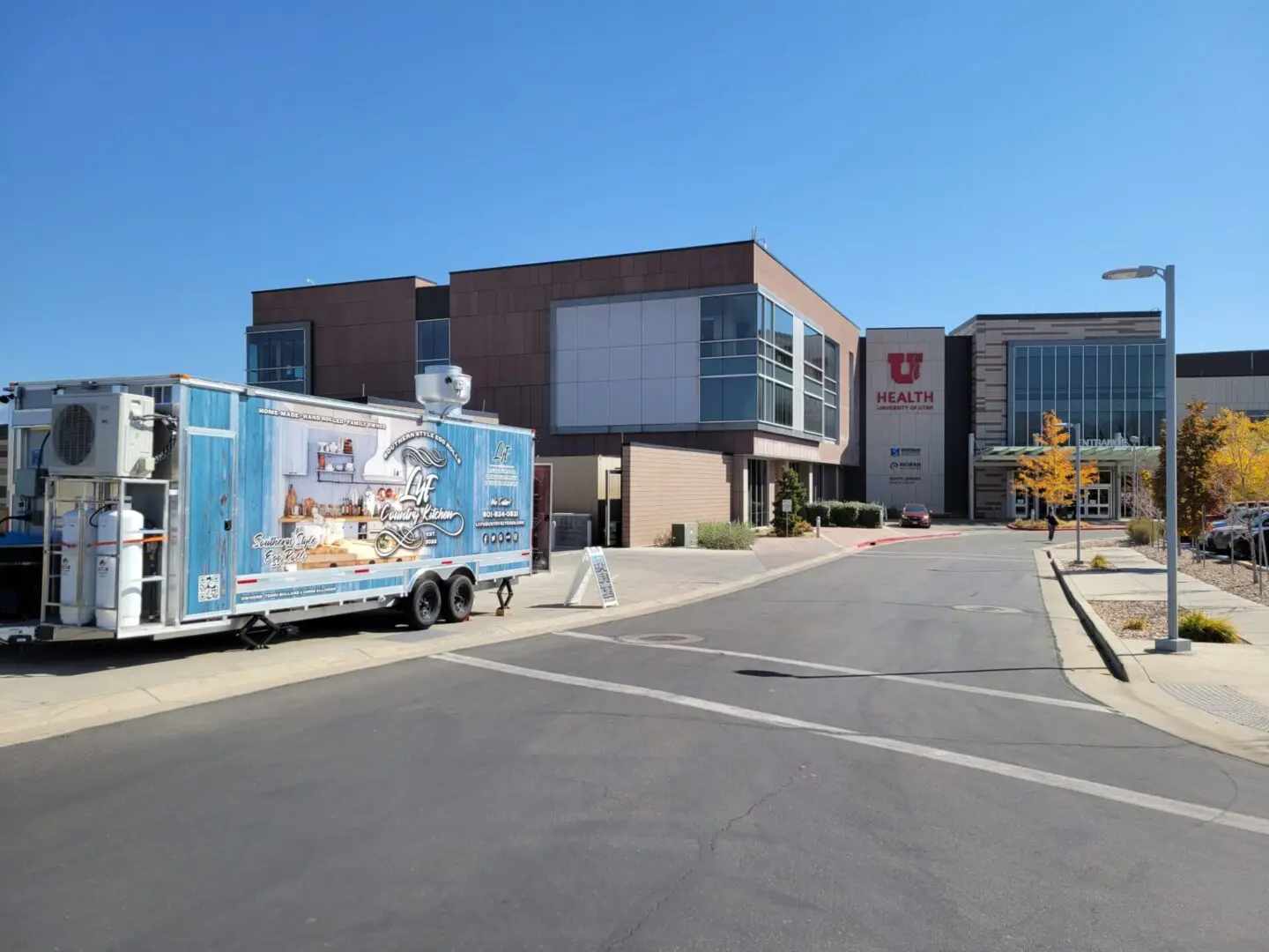 https://lyfcountrykitchen.com/wp-content/uploads/2023/03/Truck-at-UofU-scaled.jpg